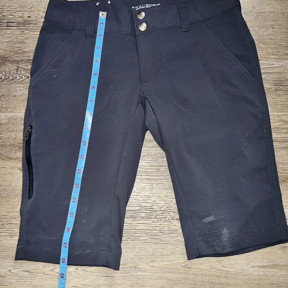 Columbia Saturday Trail Omni Shield Long Shorts Lightweight Size 2 Navy Blue - Picture 8 of 16